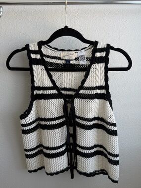 Woman’s knit tie tank top